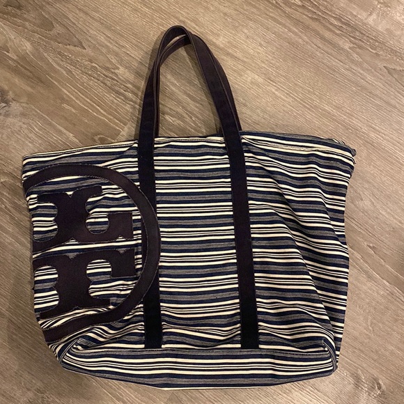 Tory Burch Handbags - Tory Burch overnight / duffle / tote bag